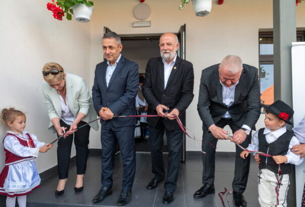 Potápi Árpád János: példaértékű a szórványban élő magyarság számára a magyarpéterfalvai óvoda megépítése