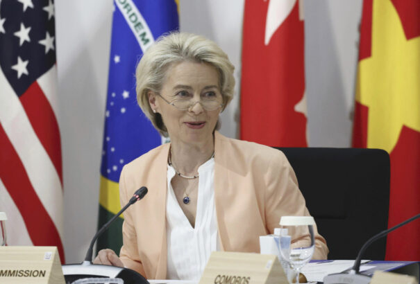 Aktivisták szerint szétesik az EU-ba vetett közbizalom