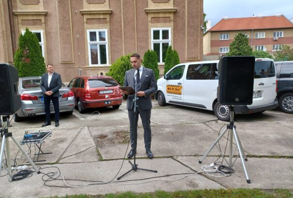 Gyimesi György Komáromban, mint a trianoni békediktátum emlékünnepének és az összetartozás megerősítésének fő hangja