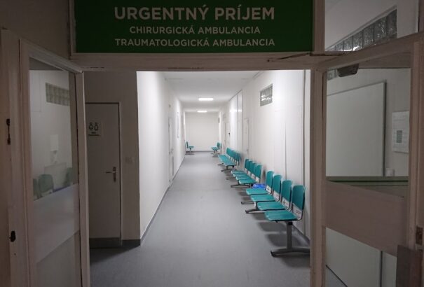 Gyúlékony anyagot locsolt egy férfi több emberre egy rozsnyói orvosi rendelőben