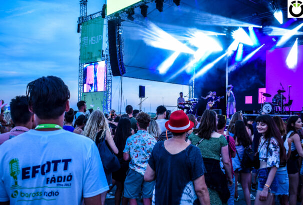 Észbontóan jó hangulat a Velencei-tó partján – Képekkel