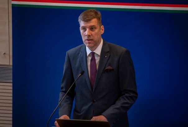 Szilágyi Péter: a magyar kormánynak prioritás az anyanyelvi oktatás biztosítása a Kárpát-medencében