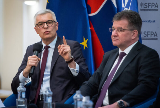 Korčok állítja, hogy nincsenek kötelező kvóták, közben Brüsszel durván megsarcolná a migránsok elutasítását