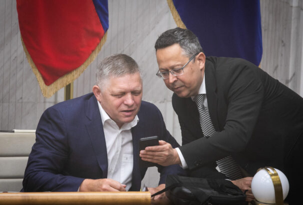 Ipsos-felmérés: Továbbra is a Smer nyerné a választásokat, a Szövetség a parlament kapujában maradna