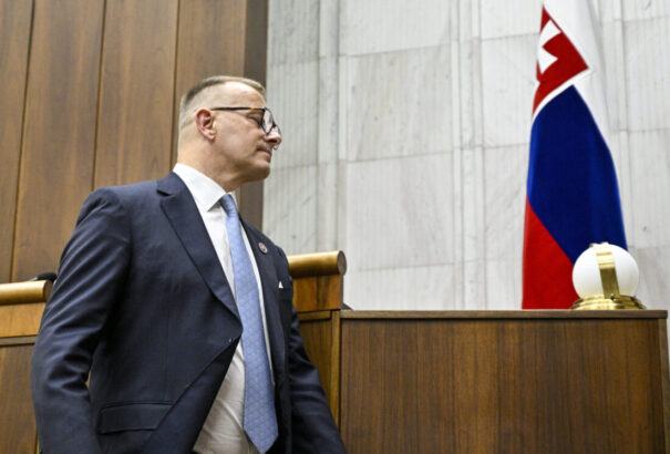 Kollár megúszta, érdektelenség miatt nem került sor a leváltásra összehívott rendkívüli ülésre