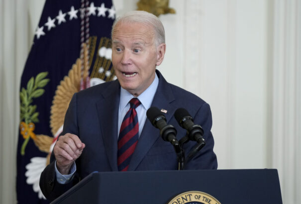 Biden: Nehéz döntés volt a kazettás lőszerek Ukrajnába küldése