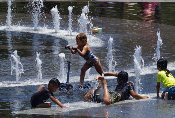 Három kontinenst sújt a rekkenő hőség. A vatikáni papok úgy érzik magukat, mint a pokolban
