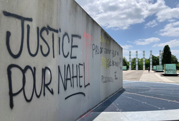 Francia káosz: Négyszer több pénzt sikerült összegyűjteni a rendőrnek, mint a lelőtt fiatalnak