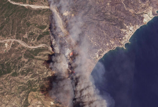 Görögország háborúban áll az erdőtüzekkel. A pusztítás műholdfelvételeken is látható