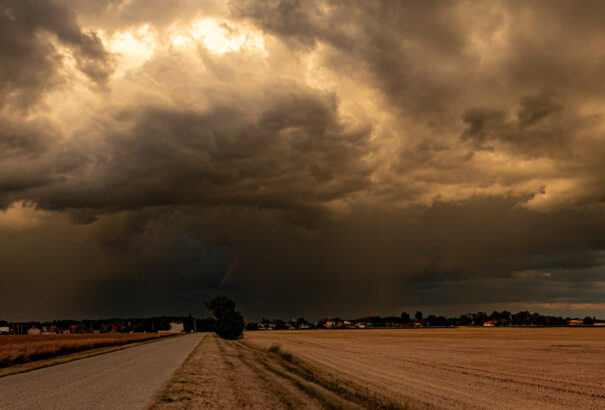 Zivatarrendszer érkezik nyugat felől