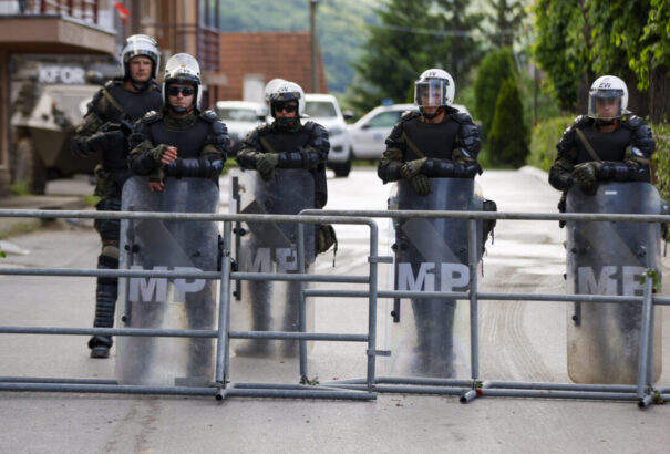 Jens Stoltenberg: a NATO mintegy 500 katonával megnövelte jelenlétét Észak-Koszovóban