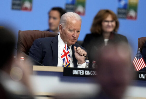 Miért küld Biden kazettás bombákat Ukrajnának? A szakértő szerint tárgyalásokra kényszerítené Putyint