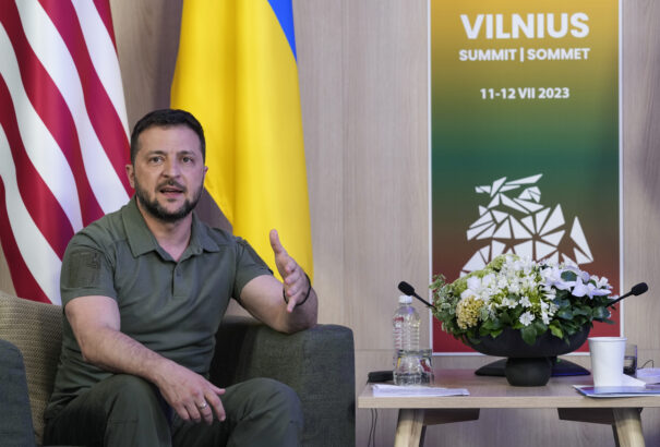 Zelenszkij: Fontos, hogy fegyverek egész sorát szerezzük be