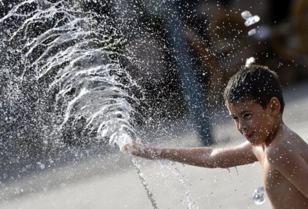 Hétfőn több tucat beteg került kórházba a hőség miatt. A kánikulának azonban még nincs vége