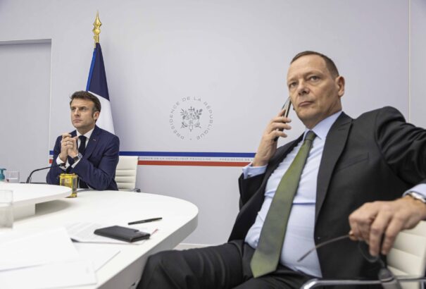 Macron tanácsadója szerint Kína „bizonyos katonai felszerelést” adhat át Oroszországnak