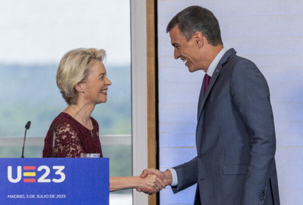 Sánchez és von der Leyen: Az EU-nak támogatnia kell Ukrajnát és a gazdasági biztonságot