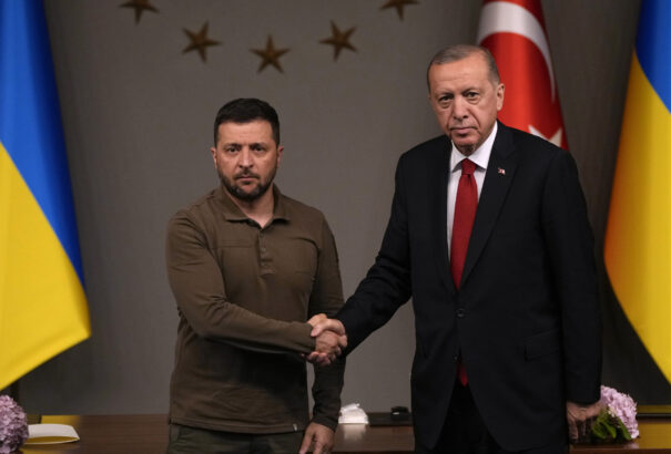 A svédeket nem, de az ukránokat szívesen látná a NATO-ban Erdogan