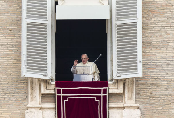 Ferenc pápa elítélte a stockholmi Korán-égetést