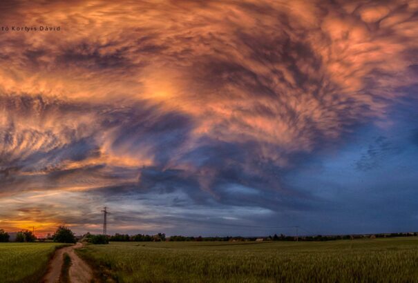 A borult, felhős idő ellenére marad a hőség