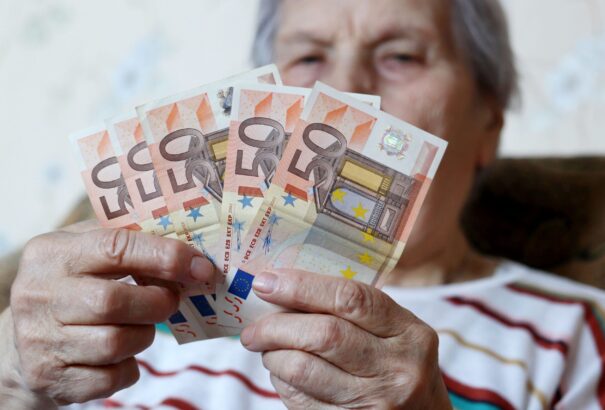 Augusztusban folyósítják először az emelt összegű nyugdíjakat