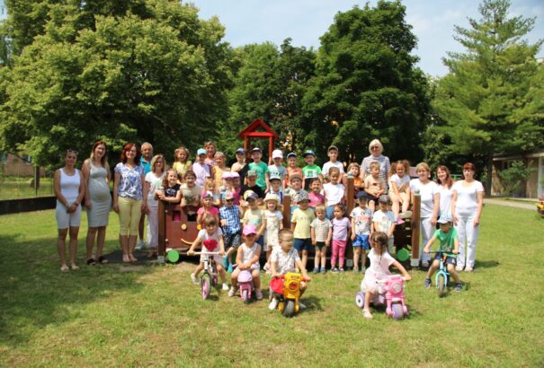 Észhez tértek a párkányi árulók: Mégsem szűnik meg a Hársfa utcai magyar óvoda