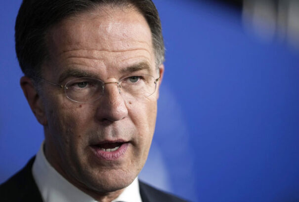 Csütörtökön Pozsonyba érkezik a NATO-főtitkár