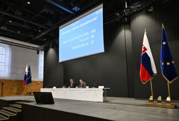 Szombaton sem sikerült megnyitni a parlament rendkívüli ülését