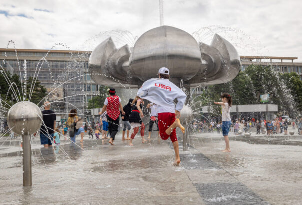 Kánikula: Nem ajánlatos a felfrissülés a pozsonyi Barátság-szökőkút vizében