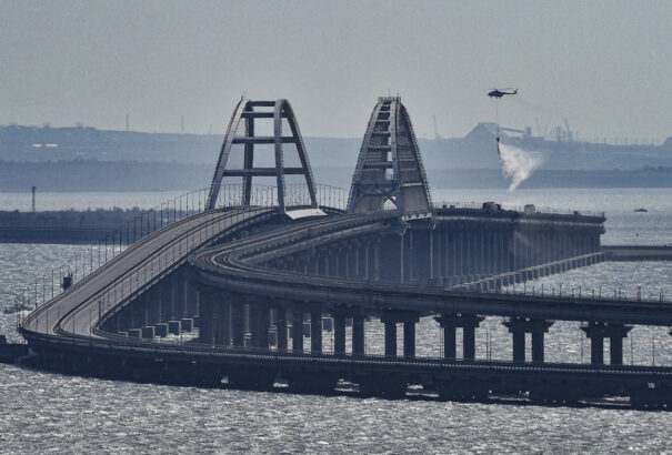 Rakétákkal támadták a kercsi Krím-hidat az ukránok