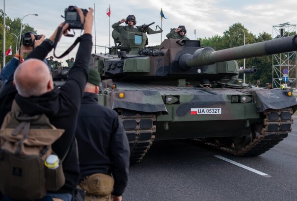 Lengyelország: Katonai parádéval emlékeznek a Fegyveres Erők Napjára Varsóban