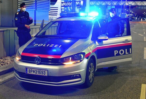 Ausztriában is rend van: Tömegverekedés és késelés Bécs belvárosában