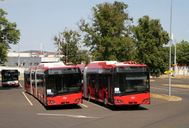 Már tesztelik a Pozsonynak szánt duplacsuklós mega-trolibuszt