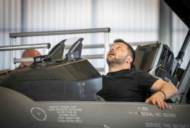 Ukrajna még több F-16-ost követel