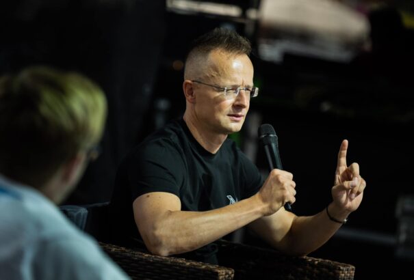 Szijjártó Péter: támogatunk mindent, ami végre békét hozhat a világ bármely pontján, kiváltképp a szomszédunkban