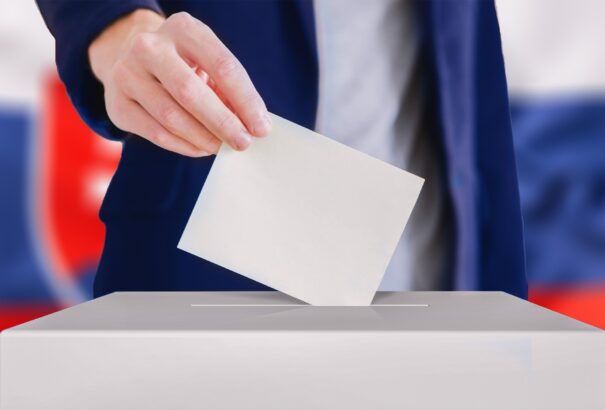 AKO-felmérés: A hölgyek körében a HLAS, a férfiaknál a Smer a befutó