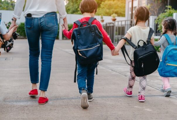 Szeptembertől új igazolási szabályok lépnek életbe az óvodákban és az alapiskolákban