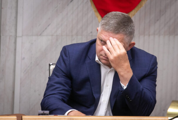 Robert Fico rendkívüli parlamenti ülést hívna össze a csütörtöki letartóztatások miatt