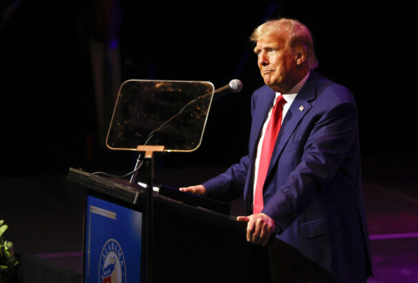 Donald Trump több száz évnyi börtönbüntetés elé nézhet