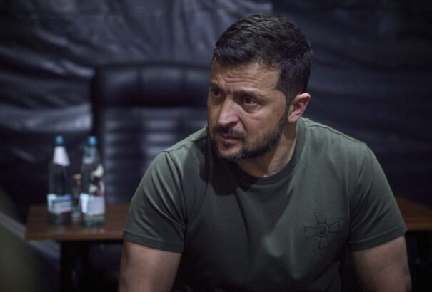 Divatcikké vált Zelenszkij zöld pólója