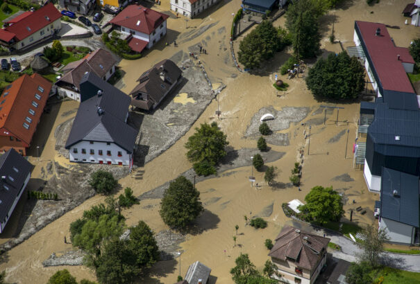 Pusztító vihar Szerbiában, Szlovéniában és Ausztriában: házak váltak lakhatatlanná, hidak és utak semmisültek meg