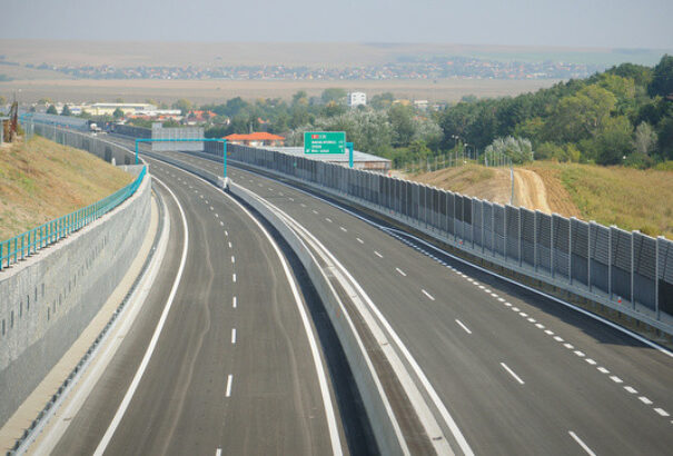 Egyes autópálya és gyorsforgalmi útszakaszokat átmenetileg ingyen használhatnak az autósok