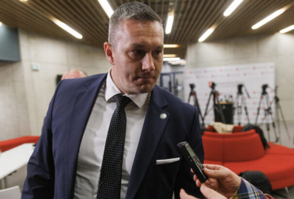A Szlovák Titkosszolgálat vezetőjénél razziázott a NAKA