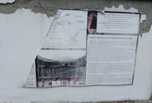 Megrongálták az úzvölgyi katonatemető információs tábláit