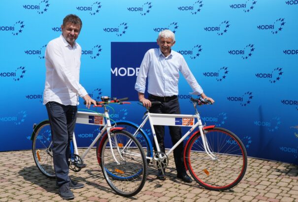 Demokrati a Modrí–Most-Hídnak: Vissza kellene lépniük a választásoktól