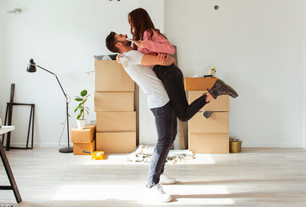 A fiatalok saját ingatlanról álmodoznak, de a megkérdezettek több mint fele még mindig a szüleivel él