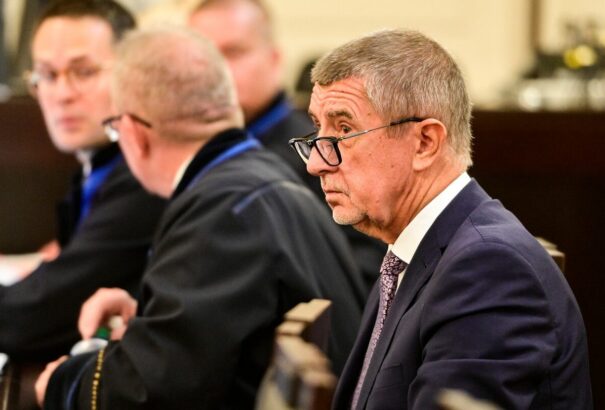 Hatályon kívül helyezték Andrej Babiš felmentési ítéletét a Gólyafészek-ügyben