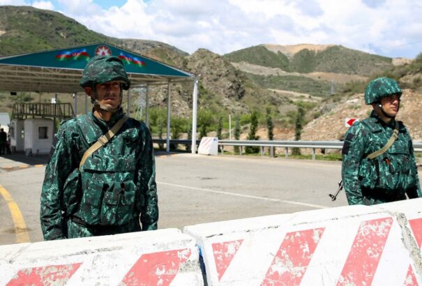 Robbanás Hegyi-Karabahban: legalább 20 ember meghalt