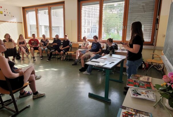 Hamarosan érkezik a megemelt összegű oktatási-nevelési támogatás a külhoni magyar szülőkhöz