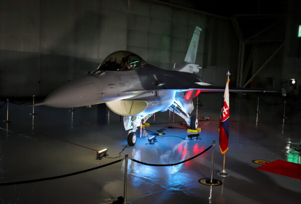 Védelmi tárca: Elkészült az első F-16-os vadászgép Szlovákia számára