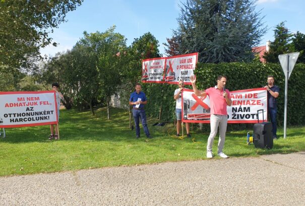 A Panattoni-ügy újra terítéken: A politika és a lakosság együtt tüntetett Nagyudvarnokon